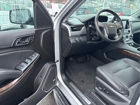Used 2020 Chevrolet Suburban LT image 7