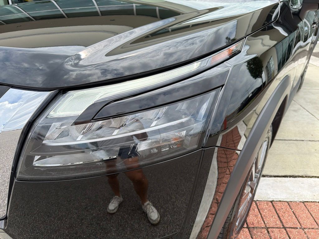 Used 2024 Nissan Pathfinder SV AWD/4WD image 12