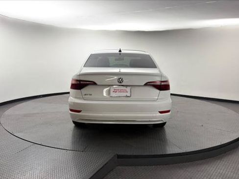 Used 2020 Volkswagen Jetta SE w/ SE Cold Weather Package FWD image 7