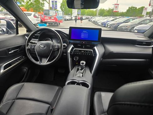 Used 2024 Toyota Venza XLE AWD/4WD image 14