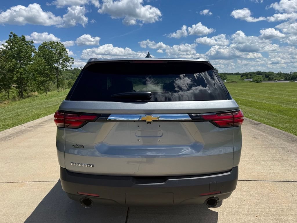 Used 2023 Chevrolet Traverse LS w/ Safety Package FWD image 4