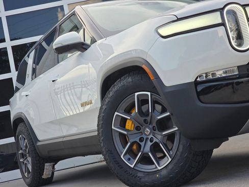 Used 2024 Rivian R1S Adventure AWD/4WD image 13
