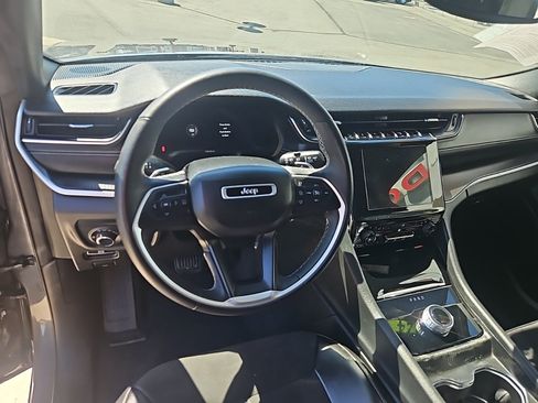 Used 2024 Jeep Grand Cherokee Altitude AWD/4WD image 13