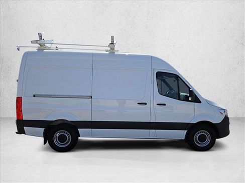 Used 2022 Mercedes-Benz Sprinter 2500 image 4