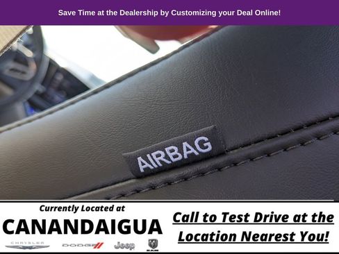 Used 2023 Chrysler Pacifica Touring-L image 16