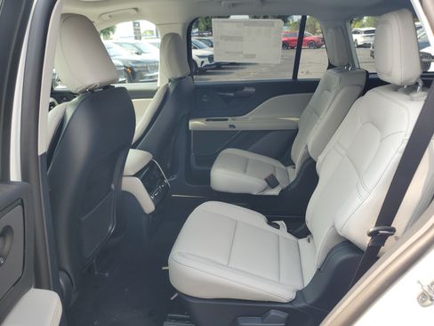 New 2026 Lincoln Aviator AWD image 23