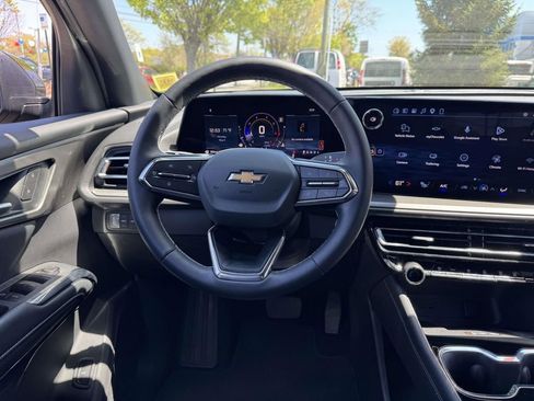 Used 2026 Chevrolet Traverse LT w/ Driver Confidence Package AWD/4WD image 18