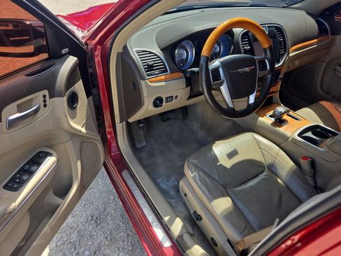 Used 2013 Chrysler 300 C RWD image 9