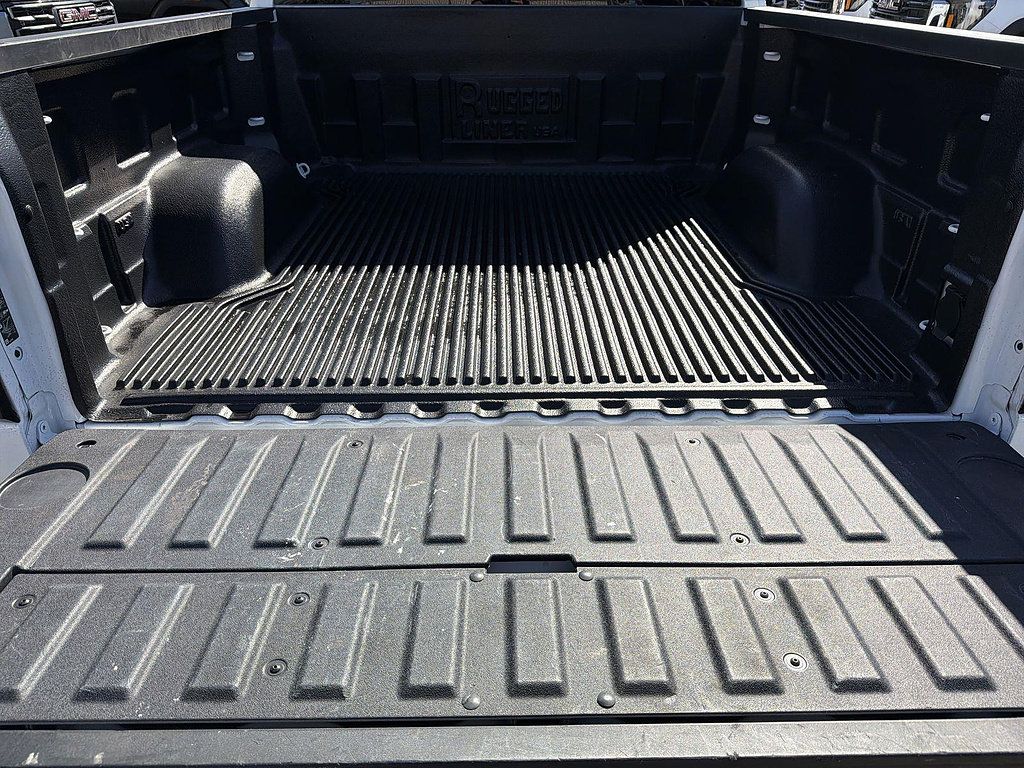 Used 2026 GMC Sierra 1500 SLT RWD image 25