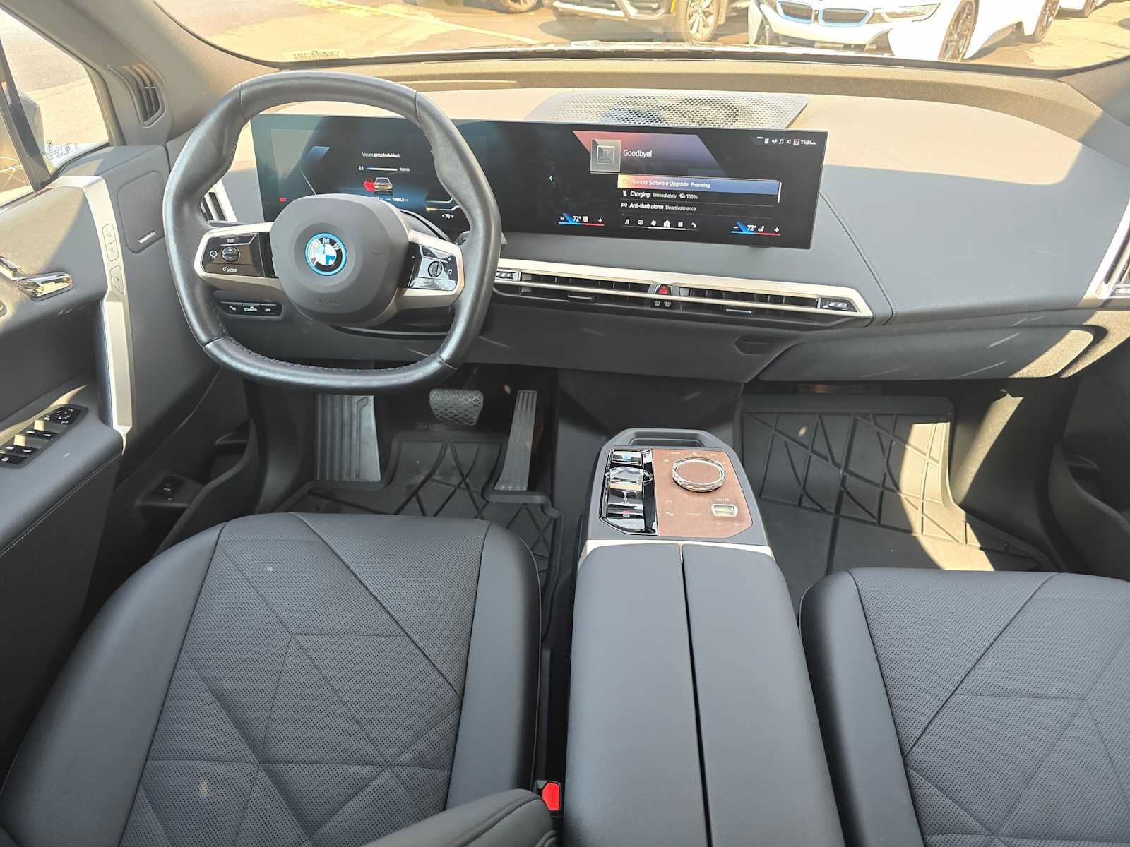 Used 2024 BMW iX xDrive50 w/ Premium Package AWD/4WD image 18