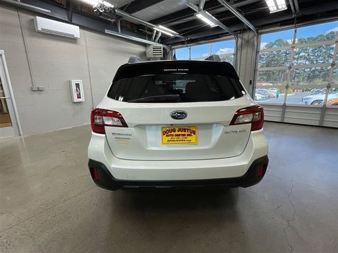 Used 2018 Subaru Outback 2.5i Premium image 4
