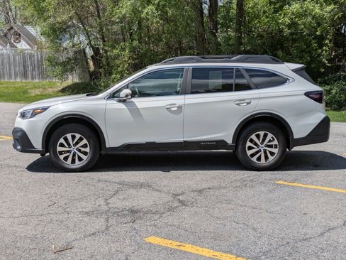 Used 2022 Subaru Outback Premium AWD/4WD image 4