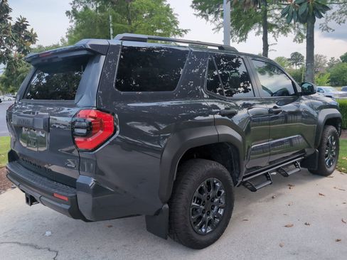 Certified 2025 Toyota 4Runner SR5 AWD/4WD image 10