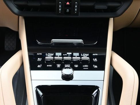 Used 2025 Porsche Cayenne E-Hybrid AWD/4WD image 24