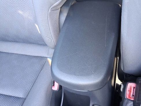 Used 2009 Toyota Matrix S FWD image 28