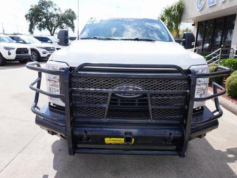 Used 2023 Ford F250 XL w/ FX4 Off-Road Package image 2