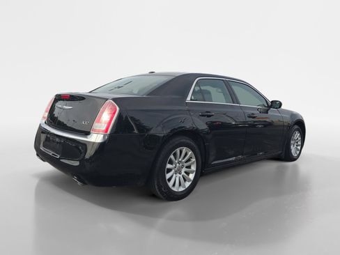 Used 2012 Chrysler 300 RWD image 4
