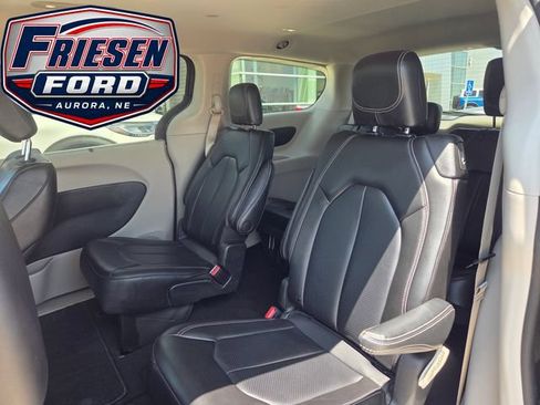 Used 2023 Chrysler Pacifica Touring-L FWD image 26