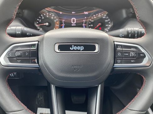 Used 2025 Jeep Compass Trailhawk AWD/4WD image 25