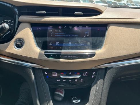 Used 2017 Cadillac XT5 Platinum AWD/4WD image 15