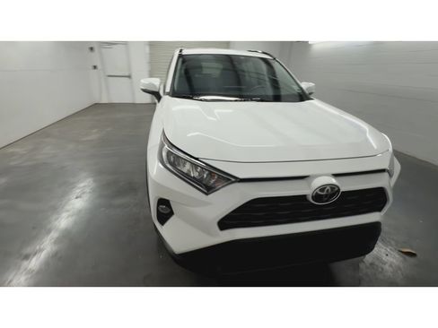 Used 2020 Toyota RAV4 XLE FWD image 3
