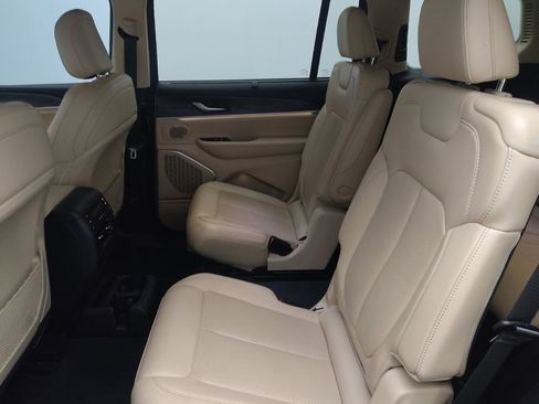 Used 2022 Jeep Grand Cherokee L Limited w/ Luxury Tech Group II image 18