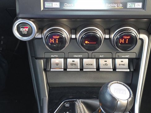 Used 2023 Toyota GR86 Premium w/ ALL Weather Mat Package (TMS) image 18