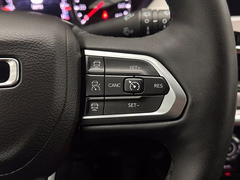 Used 2025 Jeep Compass Limited AWD/4WD image 18