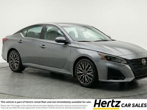 Used 2025 Nissan Altima 2.5 SV image 1
