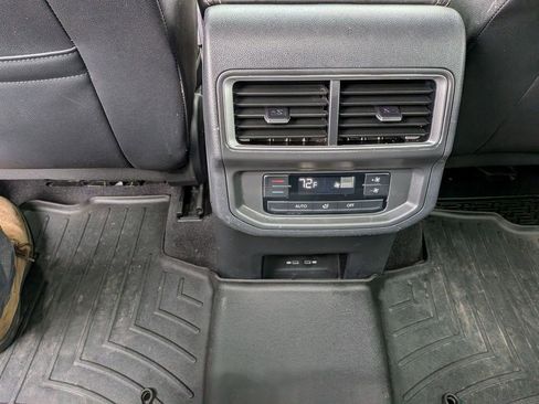 Used 2024 Volkswagen Atlas SE AWD/4WD image 18