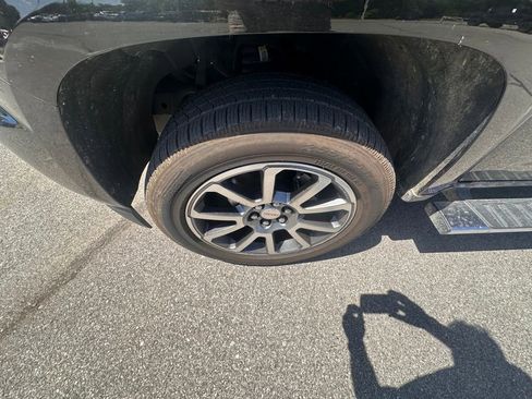 Used 2017 GMC Canyon Denali image 4