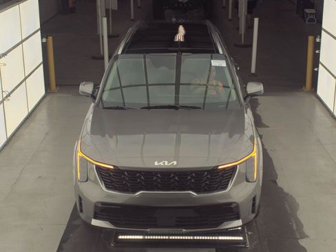 Used 2026 Kia Sorento EX w/ EX Premium Package FWD image 9