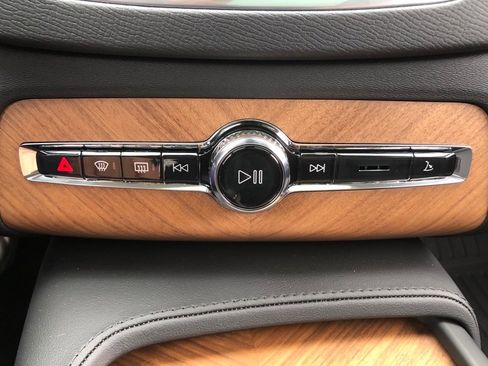 New 2025 Volvo XC90 T8 Plus w/ Protection Package Premier image 25