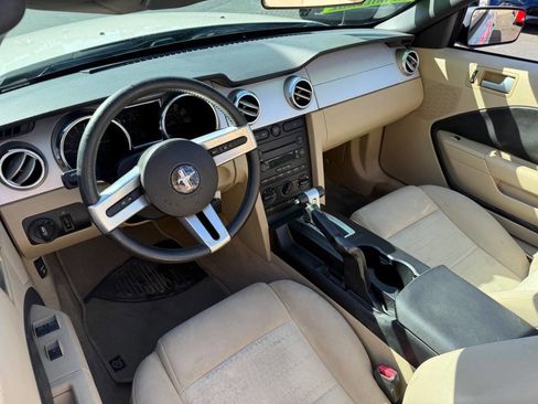 Used 2005 Ford Mustang Convertible image 3