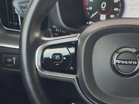 Used 2019 Volvo XC60 T5 Momentum w/ Multimedia Package AWD/4WD image 25