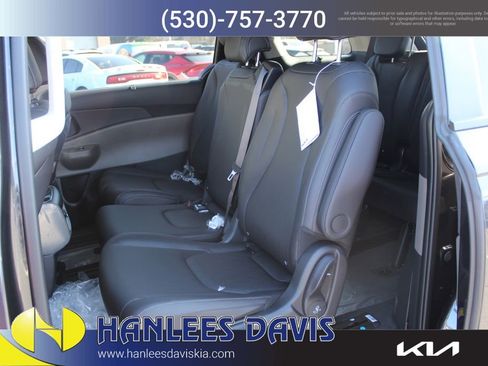 New 2026 Kia Carnival EX image 16