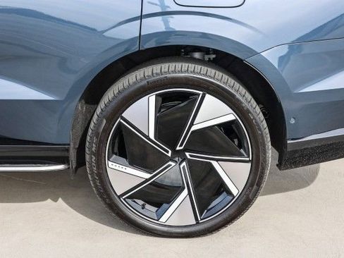 New 2025 Volvo EX90 Plus image 9