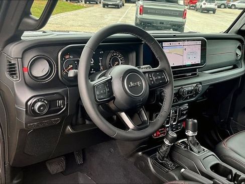 Used 2025 Jeep Wrangler Unlimited Rubicon w/ XTREMEE 35" Tire Package image 13