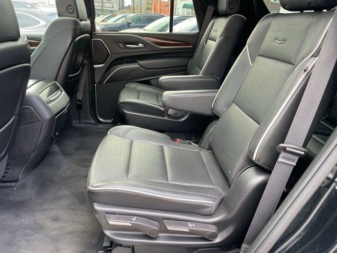 Used 2023 Cadillac Escalade Premium Luxury image 7
