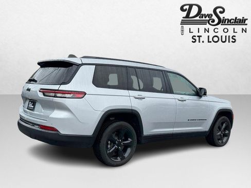 Used 2023 Jeep Grand Cherokee L Laredo image 5