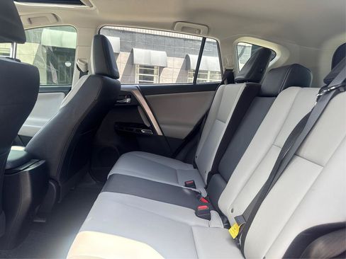Used 2018 Toyota RAV4 Limited FWD image 10