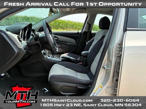 Used 2014 Chevrolet Cruze LS FWD image 9