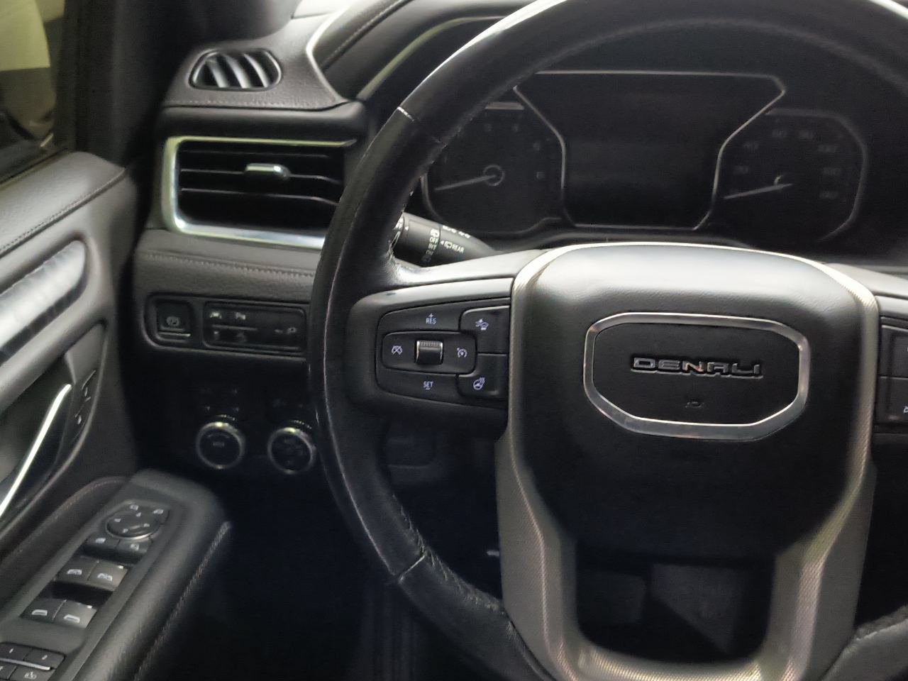 Used 2021 GMC Yukon Denali AWD/4WD image 18