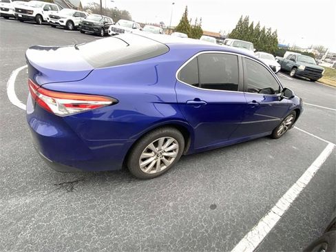 Used 2018 Toyota Camry LE image 8