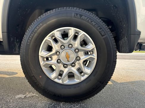 Used 2025 Chevrolet Silverado 2500 LT AWD/4WD image 11
