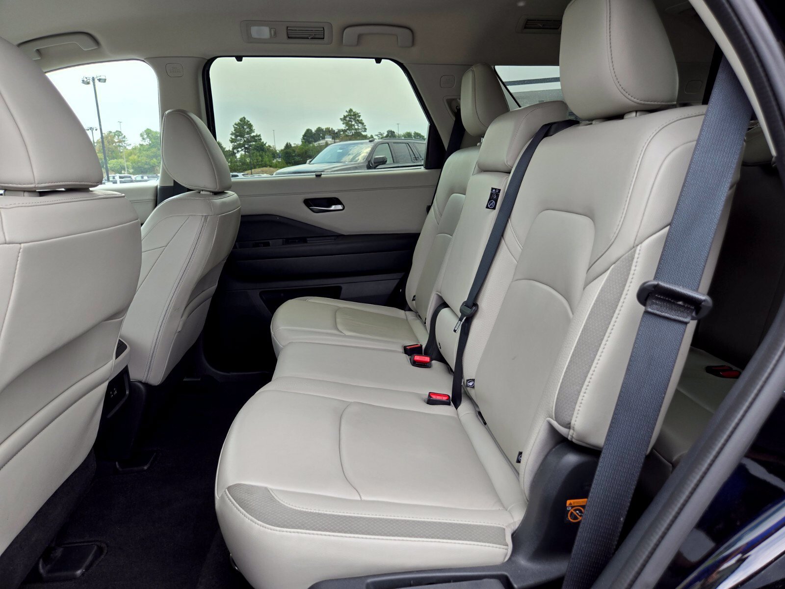 Used 2025 Nissan Pathfinder SL AWD/4WD image 13