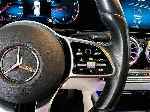 Used 2021 Mercedes-Benz GLA 250 4MATIC image 23