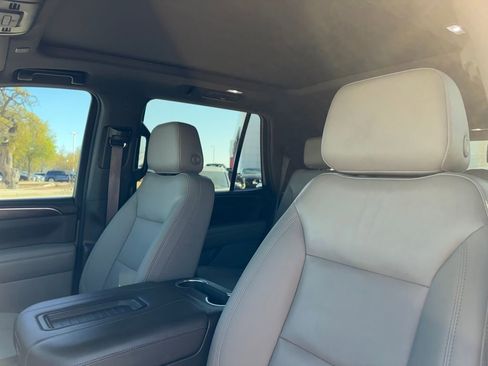 Used 2022 Chevrolet Tahoe LT w/ LT Signature Plus Package image 10