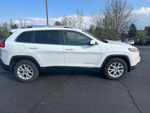 Used 2014 Jeep Cherokee Latitude w/ Cold Weather Group AWD/4WD image 2