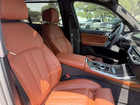 Used 2025 BMW X7 M60i AWD/4WD image 17